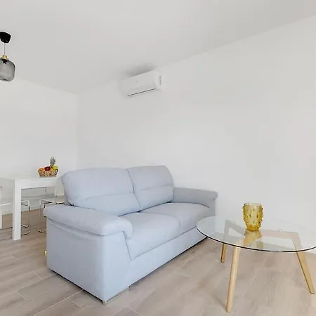 14 Esteva 2e 5 Min To The *